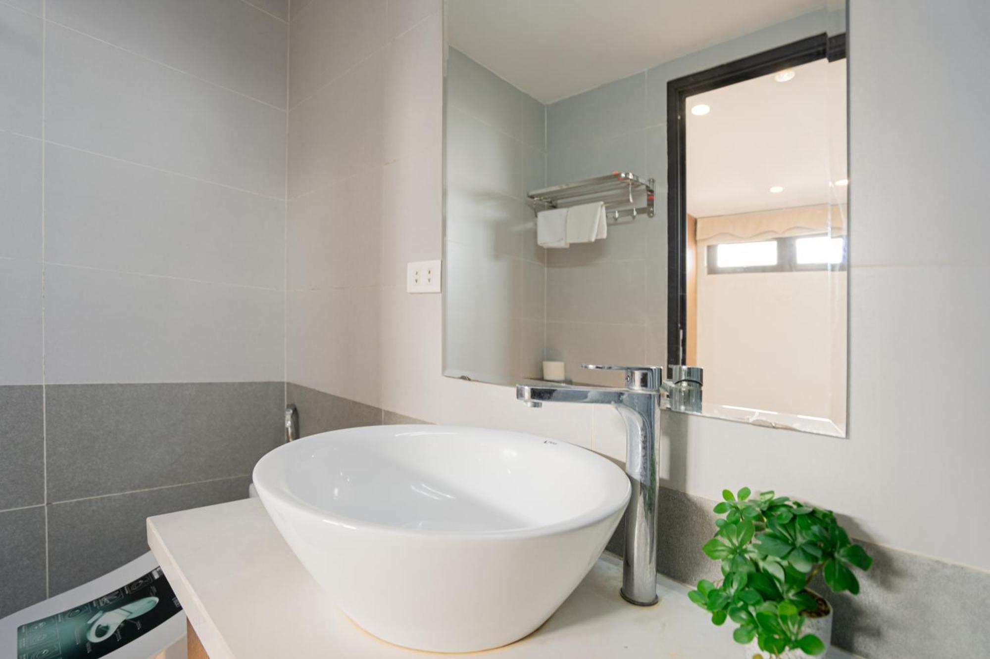 22Housing Hotel & Residence 60 Linh Lang Hanoi Exteriör bild