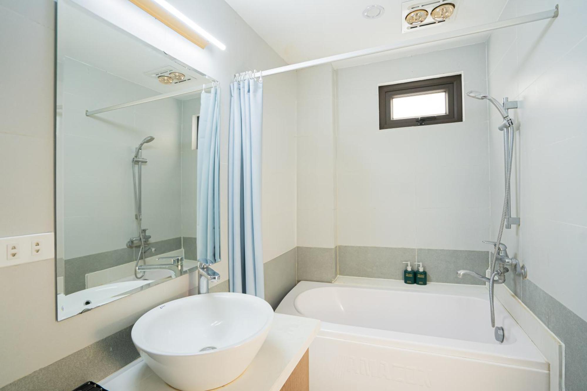 22Housing Hotel & Residence 60 Linh Lang Hanoi Exteriör bild
